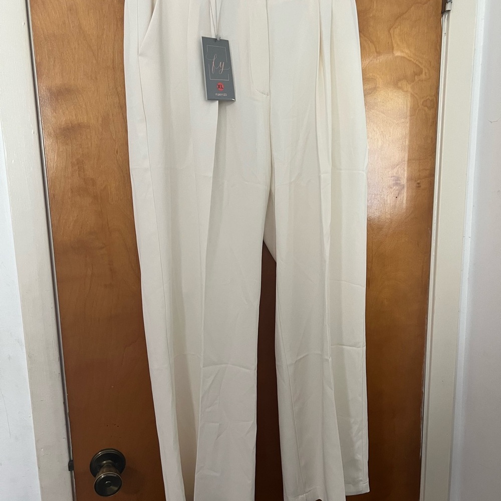 Cream colored slack size extra large. These pants have belt loops and pockets.